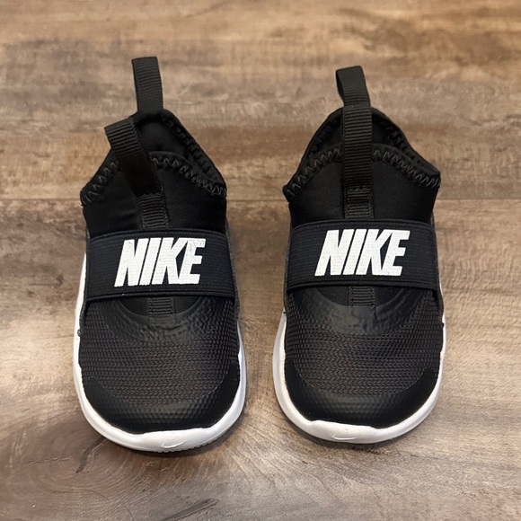 Nike Other - Nike Kids Flex Runner 4 slip-on sneakers - Black/White - 5C